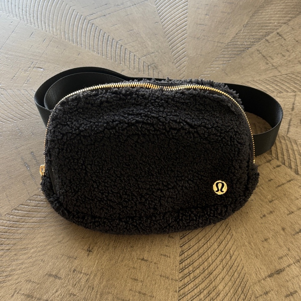 lululemon athletica Black Sherpa Crossbody Bag